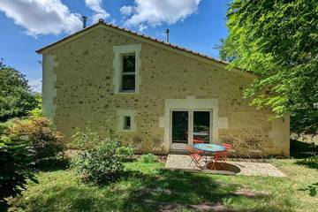 Gîte pour 4 personnes, avec jardin à Guizengeard