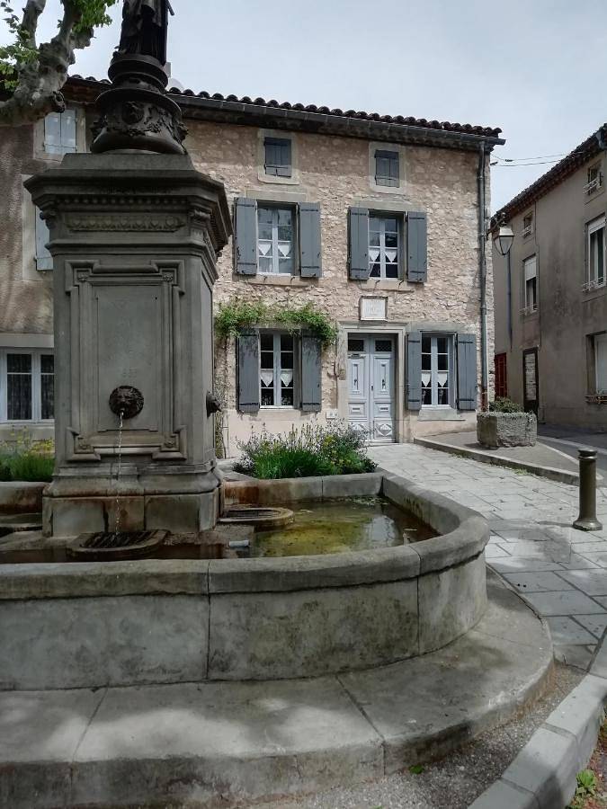 Chambre d’hôte pour 5 personnes, avec jardin ainsi que piscine et vue à Villeneuve-Minervois