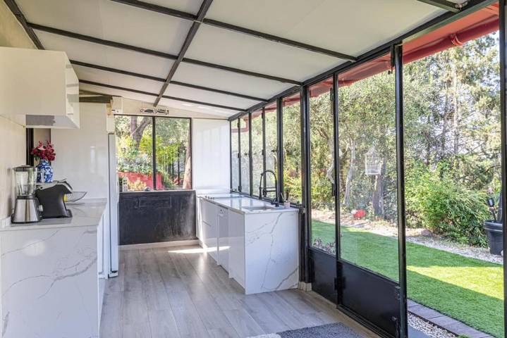 Location de vacances pour 6 personnes, avec terrasse ainsi que vue et piscine à Colomars - 2