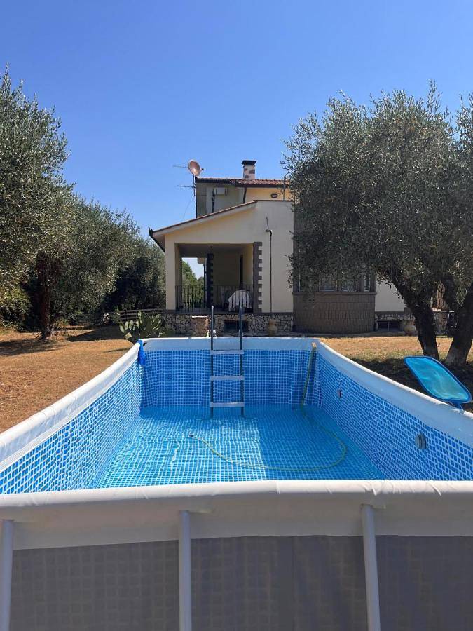 Casa vacanza per 4 persone, con panorama e giardino nonché piscina in Vetralla