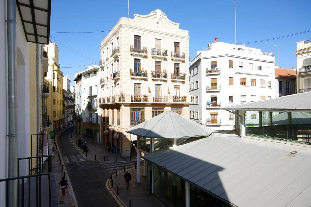 Ganze Wohnung, Schickes Apartment in Valencia mit Pool, Terrasse und WLAN – in der Nähe des Stadtzentrums in Valencia City Centre, Valencia