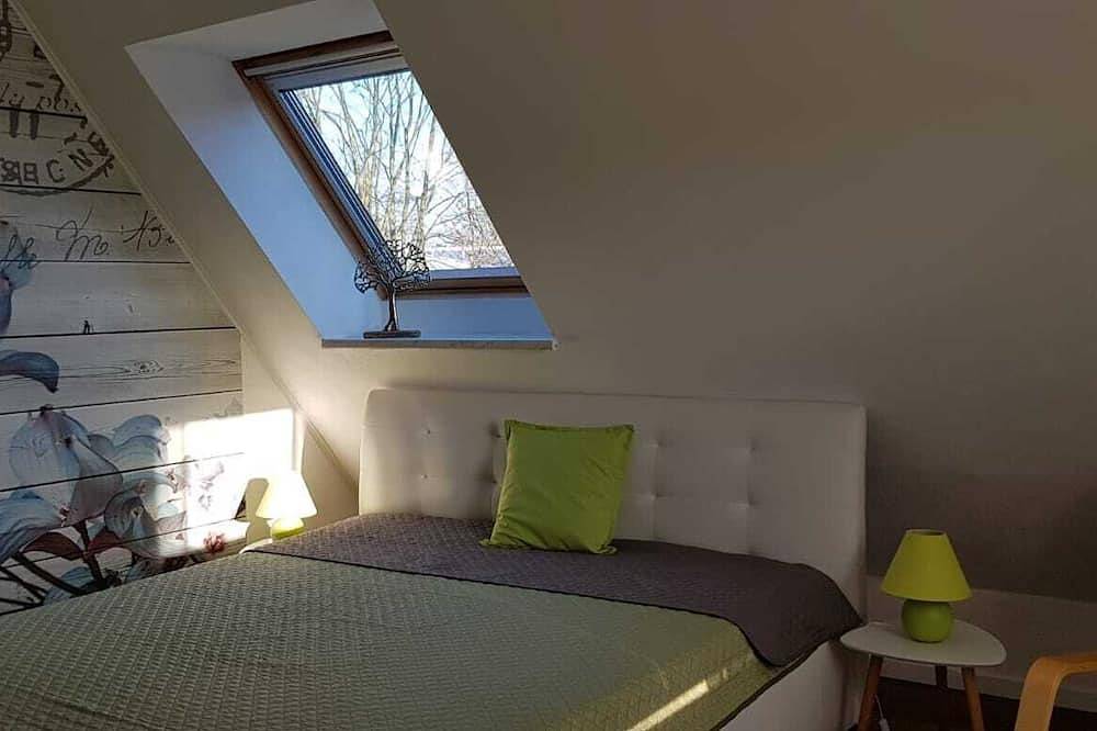 Entire apartment, 85 m² apartment, outskirts - 3 rooms, kitchen, bathroom, 15 m² south-west balcony in Leipzig-Southeast, Leipzig