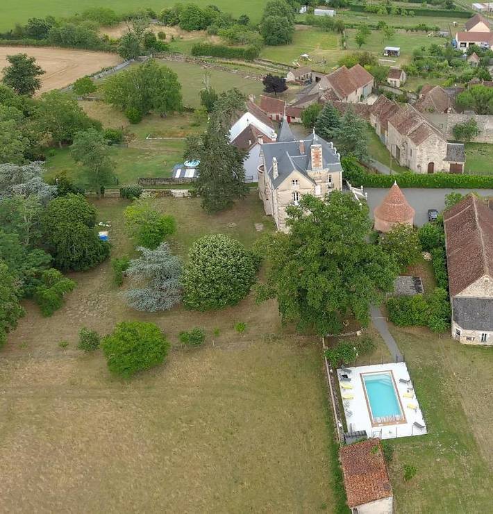 Hôtel pour 2 personnes, avec piscine et jardin ainsi que vue et terrasse à La Trimouille - 3