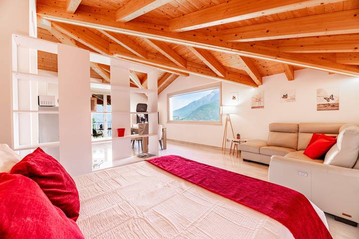 Ganze Wohnung, Ferienwohnung "Picolla Orchidea Finestra Sul Lago" mit Privatterrasse, Gemeinschaftspool und WLAN in Musso, Gemeinde Musso