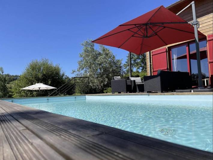 Chalet pour 8 personnes, avec jardin ainsi que terrasse et piscine