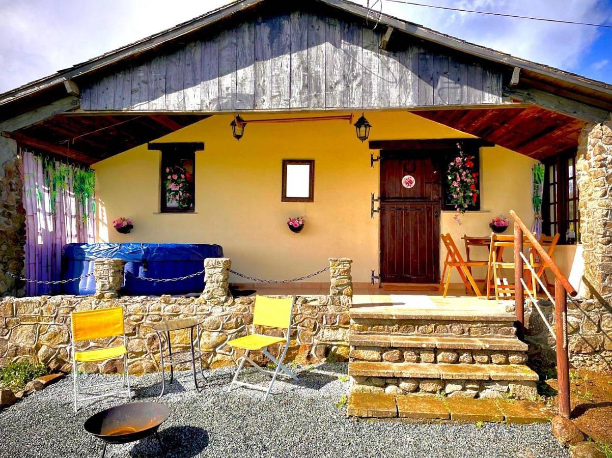 Idyllic Country Cottage in Lohuec, Région de Guingamp