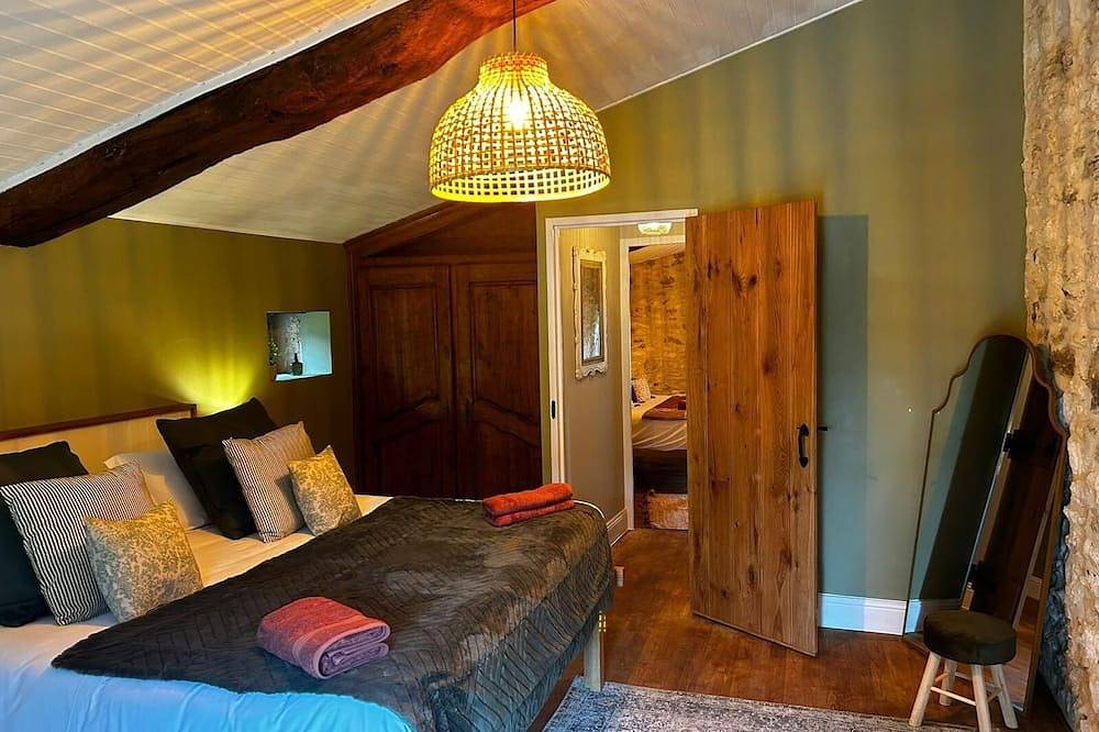 Spacious 5-bedroom house in lovely Saint-André-et-Appelles with heated pool. in Saint-André-et-Appelles, Región de Libourne