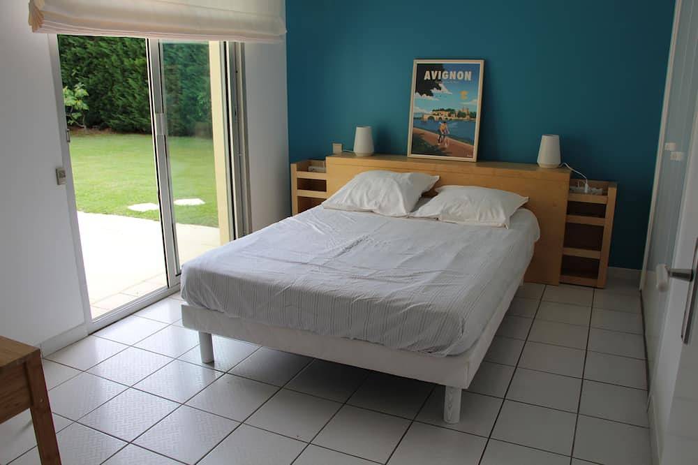 House with swimming pool and pétanque court close to Luberon villages. in Robion, Parc naturel régional du Luberon
