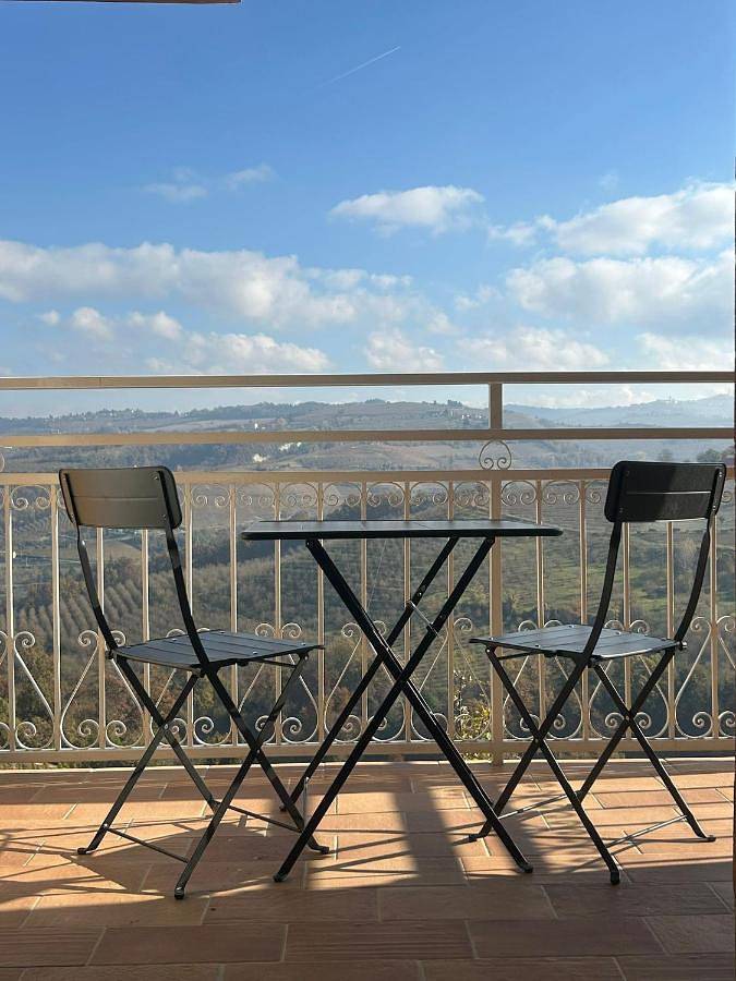 Gîte pour 4 personnes, avec balcon et vue à Serralunga d'Alba - 2