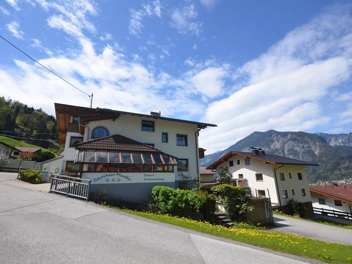 Ferienwohnung für 5 Personen, mit Balkon und Garten in Buch in Tirol