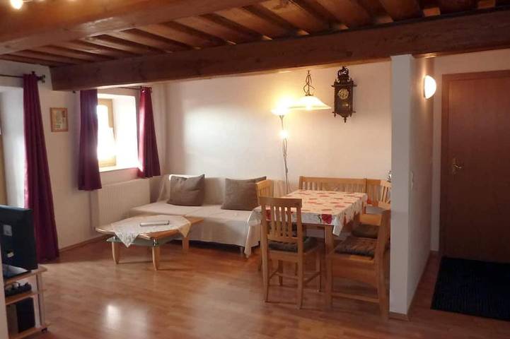 Ferienwohnung für 2 Personen, mit Balkon und Garten sowie Sauna