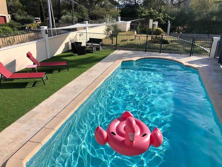 Location de vacances pour 10 personnes, avec jardin et piscine, animaux acceptés à Saint-Jean-de-Serres