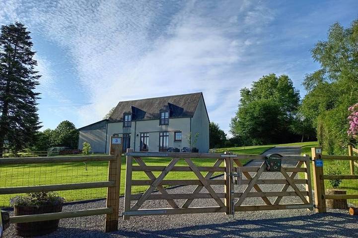 Gîte pour 5 personnes, avec terrasse et jardin à Chérencé-le-Roussel