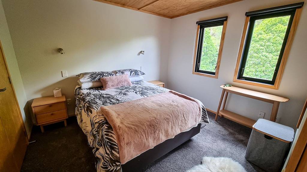 Fern Valley Cabin - Native Bush Retreat in Otaki Gorge in Kapiti Coast District