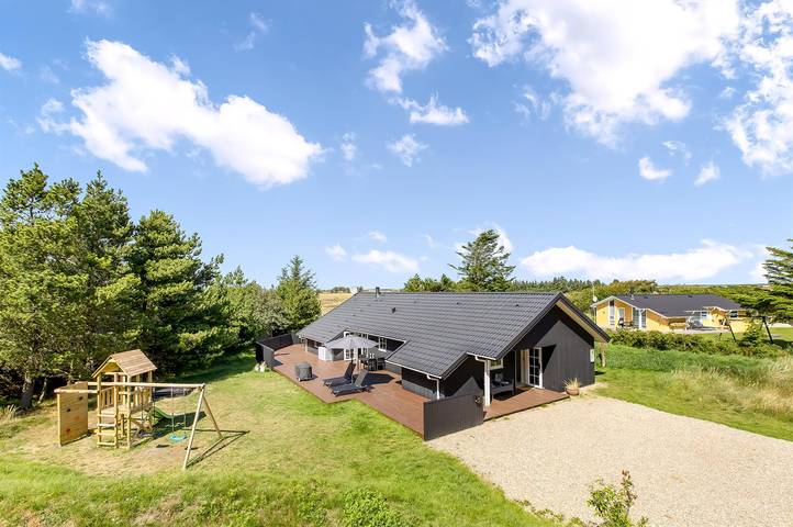 Ferienhaus für 10 Personen, mit Sauna und Whirlpool sowie Terrasse, mit Haustier in Blavand