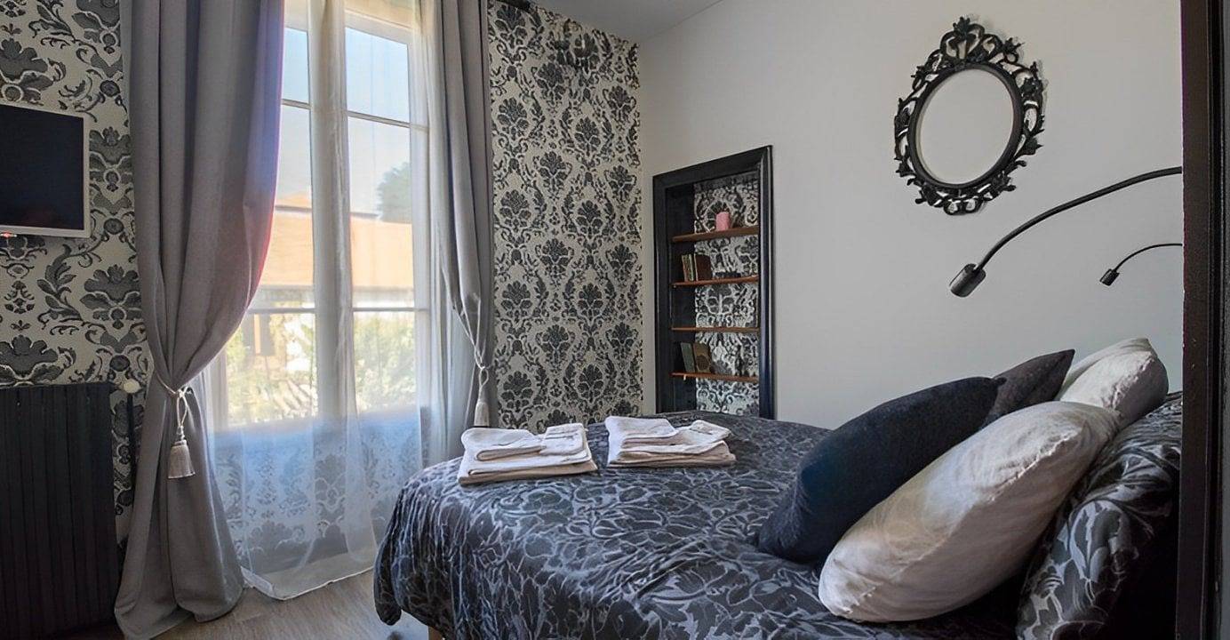 Chambre d'hôtes La Belle Époque - Chambre Baroque in Cournon-d'Auvergne, Massif central