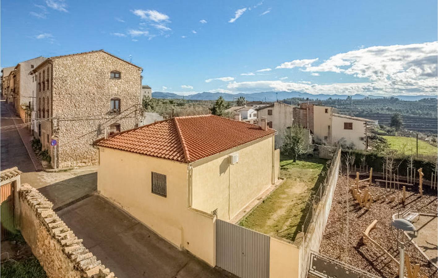 Acogedor apartamento con chimenea, barbacoa e Internet cerca del Masroig in El Masroig, Montsant DO