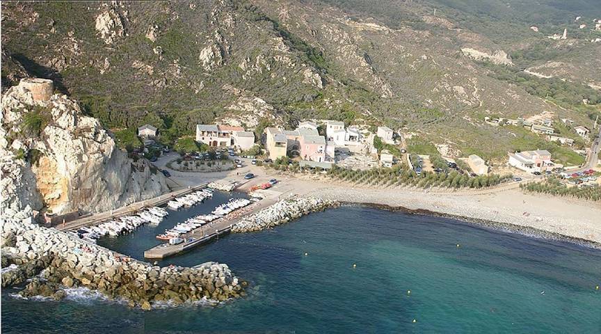 Hôtel pour 2 personnes, avec terrasse, animaux acceptés à Barrettali