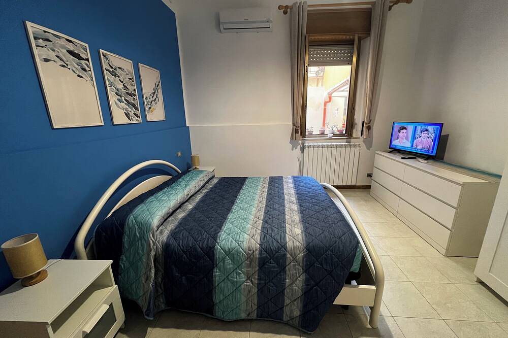 Entire apartment, Civico 11 - Independent holiday home at 40 mt. from the sea. For short stays. in Reggio Calabria, Tyrrhenian Coast Kalabria