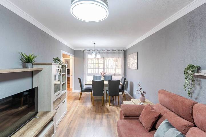 Spacious 2-Story Villa with Pool | 4 Bedrooms | Full Kitchen in Aguadulce, Roquetas de Mar