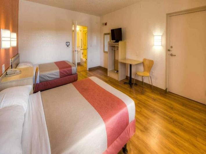 Apartamento entero, Acogedora habitación con 2 camas matrimoniales | Aparcamiento y wifi gratuitos in Connecticut
