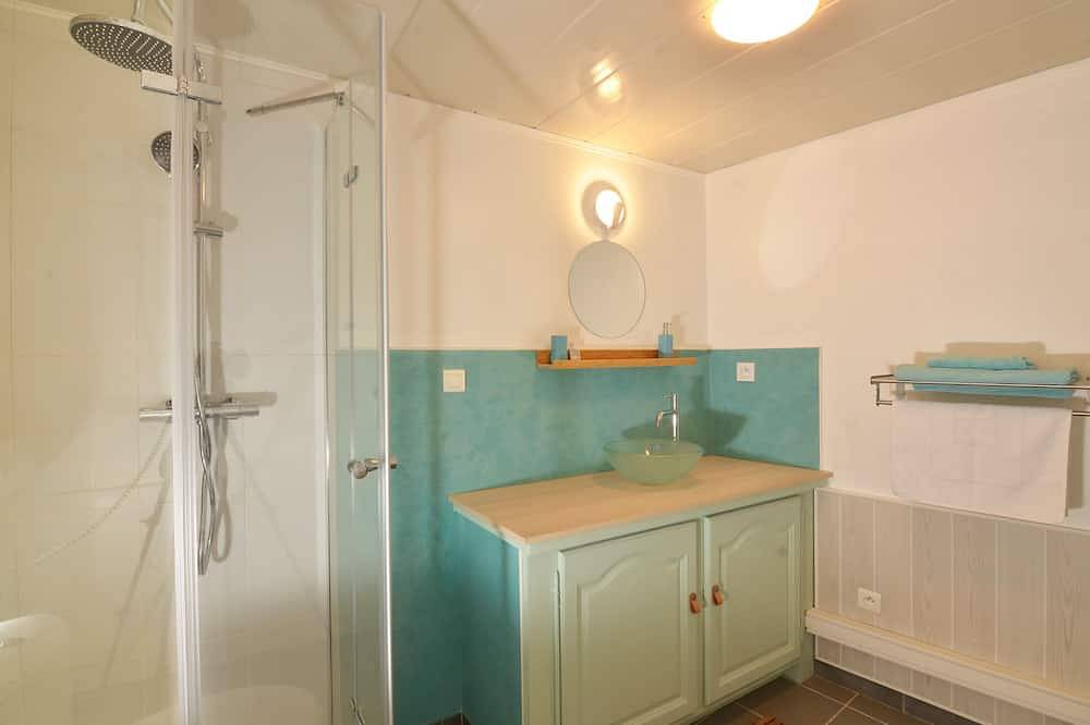 Entire apartment, Luberon - Elegant Private/ Privé Studio with aircon/clim - free wifi in Lauris, Parc naturel régional du Luberon