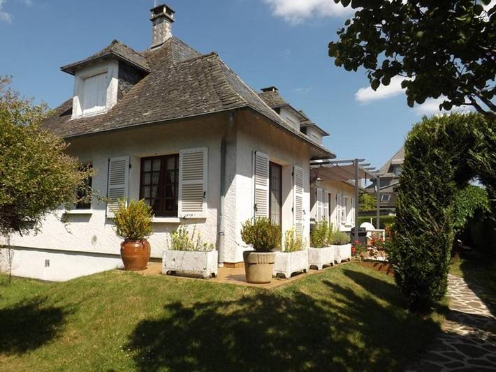 Location de vacances pour 5 personnes, avec jardin à Pleaux
