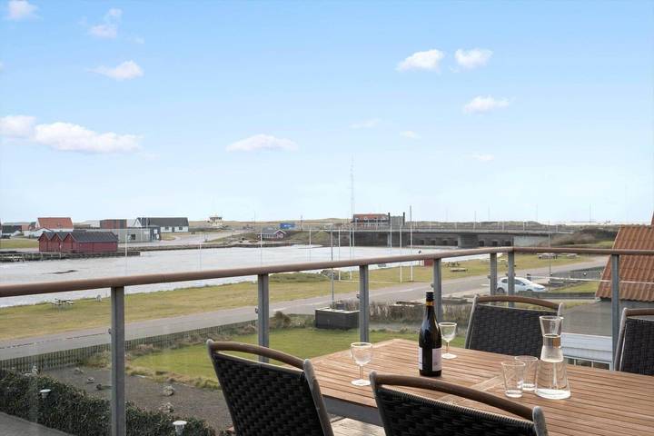 Ferienhaus für 4 Personen, mit Balkon und Whirlpool in Thorsminde