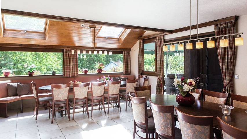 Villa pour 28 personnes, avec jardin ainsi que terrasse et sauna au Province de Luxembourg - 2