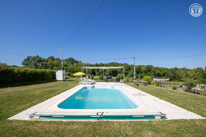 Gîte pour 4 personnes, avec piscine ainsi que terrasse et jardin dans Gilly-sur-Loire