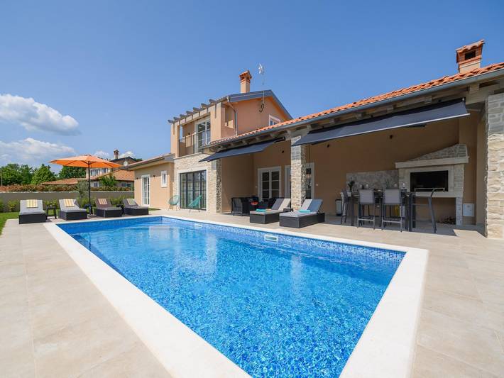 Ferienhaus für 6 Personen, mit Pool und Balkon sowie Garten, kinderfreundlich