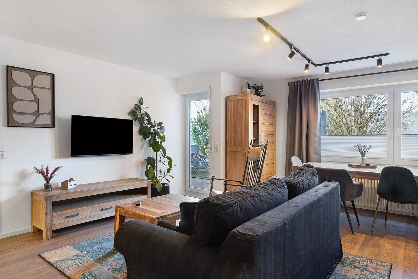 Entire apartment, Apartment 'Panoramablick Und Ruhe' with Mountain View, Private Terrace and Wi-Fi in Neustadt (Titisee-Neustadt), Titisee-Neustadt