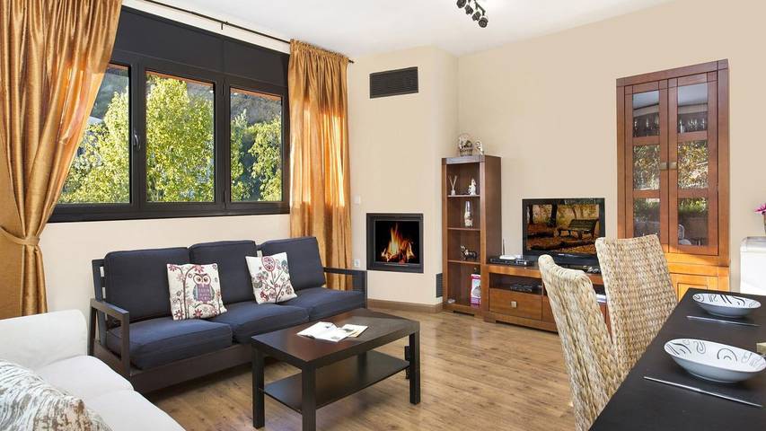 Casa rural para 9 personas, con piscina y jardín en Canyelles - 2