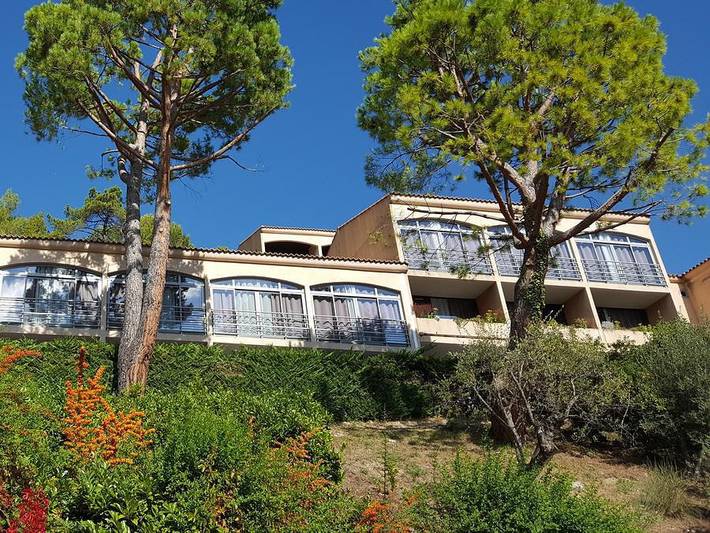 Camping pour 4 personnes, avec Bassin pour enfant