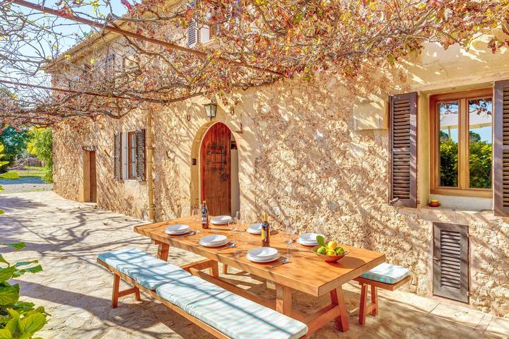 Country House 'Finca El Clos' with Wi-Fi, Garden, Terrace and Pool in Pollença Town, Pollença