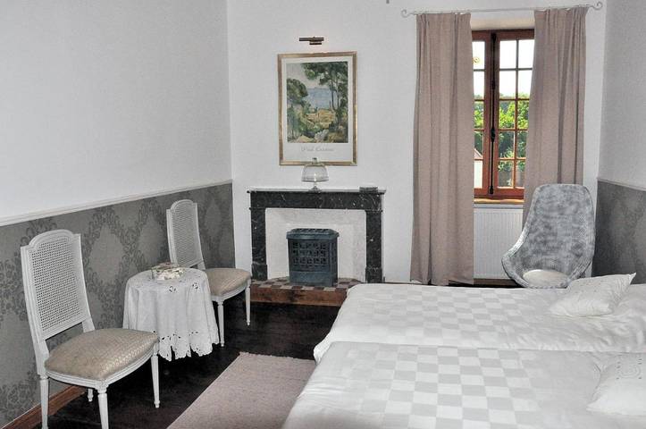 Location de vacances pour 2 personnes, avec piscine ainsi que vue et jardin, animaux acceptés à Agonac - 2