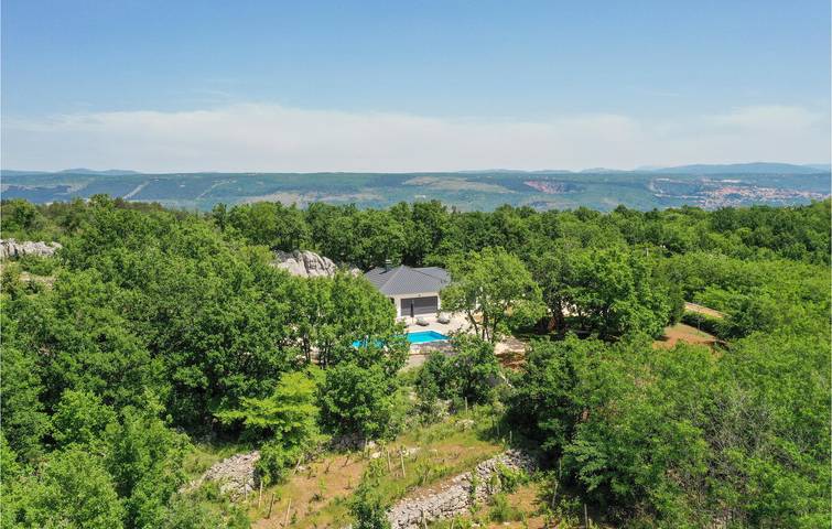 Charmante 230 m² große Wohnung mit Pool und Garage, 1,5 km vom Fluss Sija entfernt in Imotski, Makarska Riviera