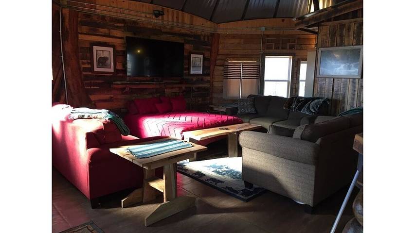 Log cabin for 2 people, with terrace and yard as well as hot tub in West Virginia