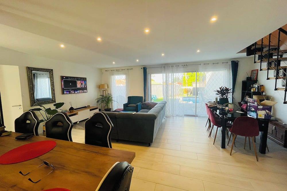 La Rochelle: Maison neuve avec piscine à 10mn du vieux port, un endroit calme… in Saint-Xandre, Région de La Rochelle