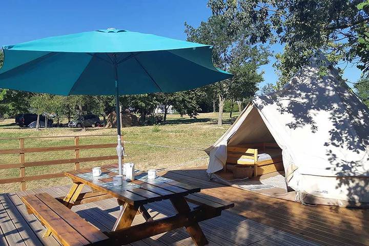 Tipi pour 4 personnes, avec jardin et piscine