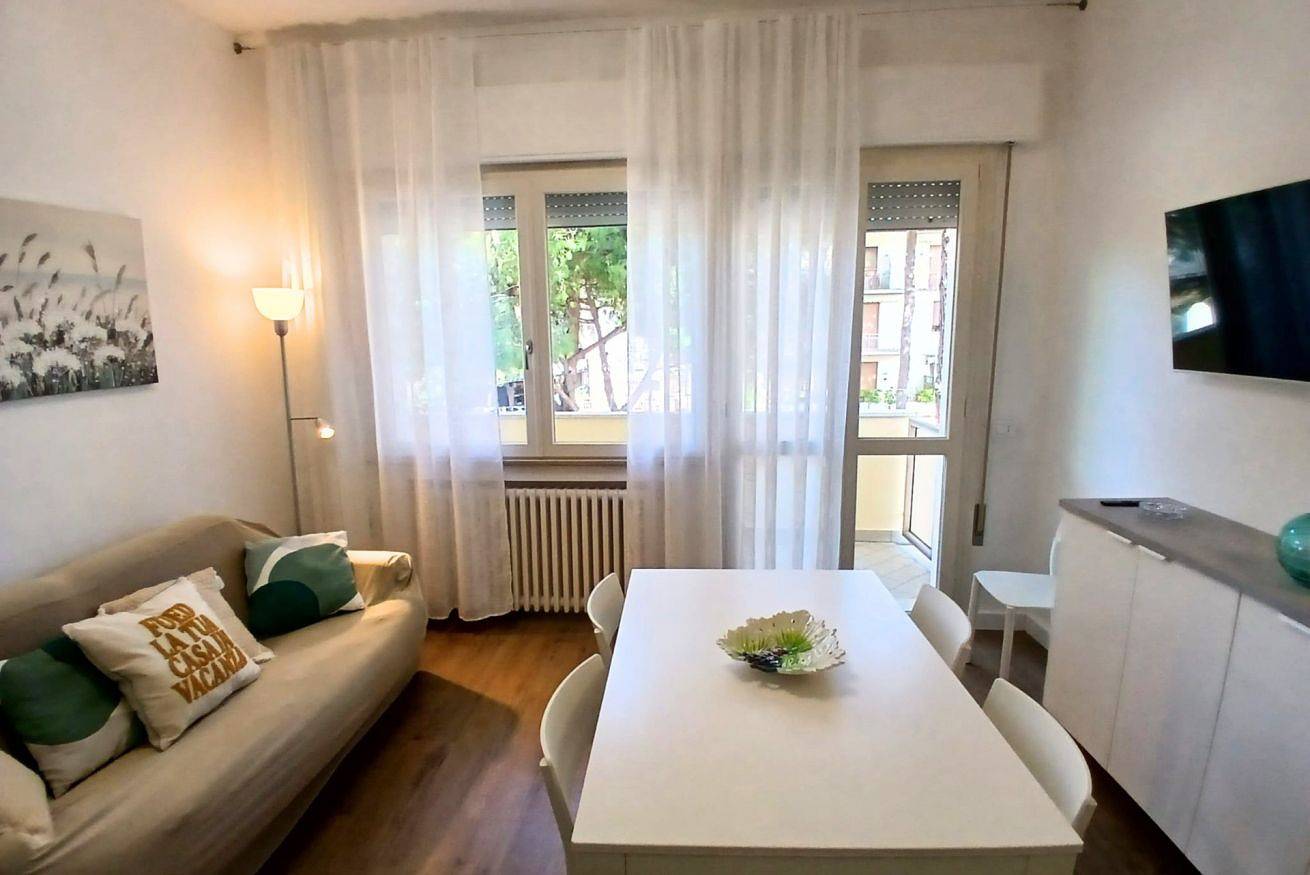 Ganze Wohnung, Cv010 - Cervia, four-room apartment with terrace in the center in Cervia, Ravenna Provinz