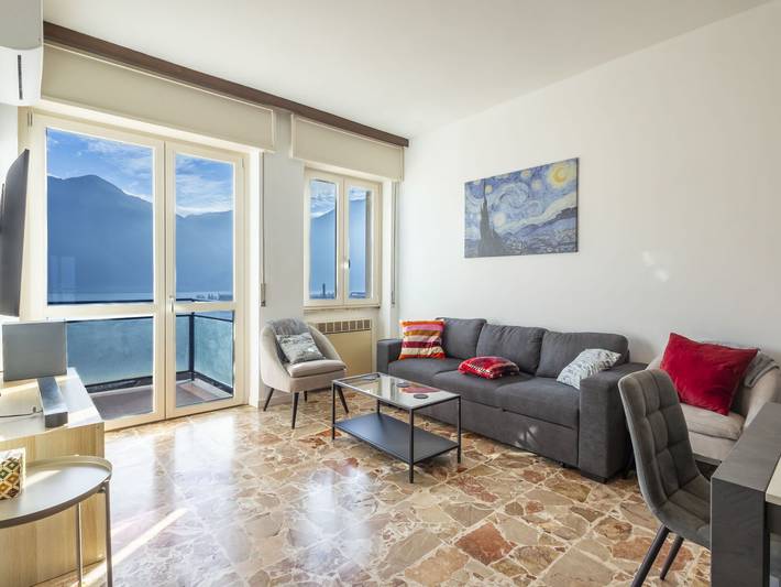 Appartamento per 5 persone, con vista lago e terrazza, con animali domestici a Lovere