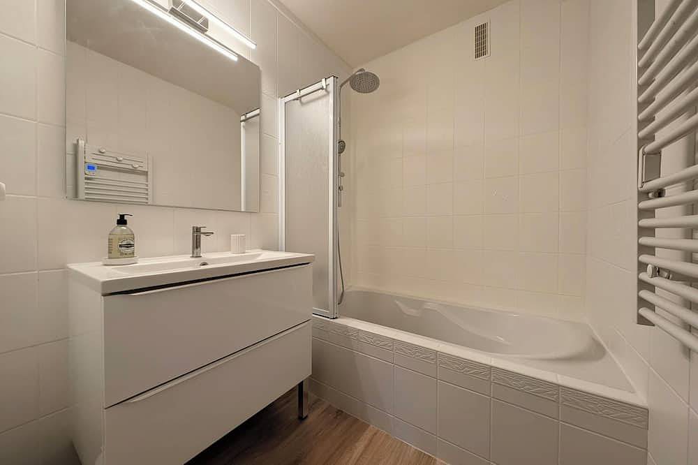 Entire apartment, A 5-minute walk from downtown - Bright two-bedroom apartment, 2 bedrooms, large balcony, garage space in Pau, Béarn