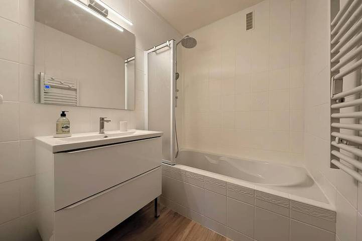 Ganze Wohnung, A 5-minute walk from downtown - Bright 2-bedroom apartment, 2 bedrooms, private garage in Pau, Béarn