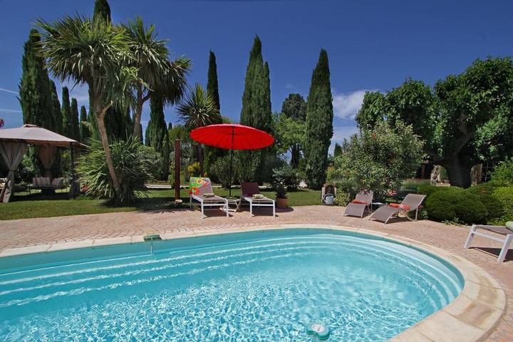 Chambre d’hôte pour 2 personnes, avec piscine et jardin à Althen-des-Paluds