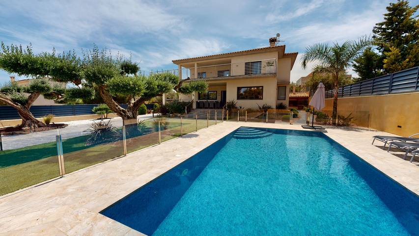 Villa für 13 Personen, mit Terrasse und Garten - 1