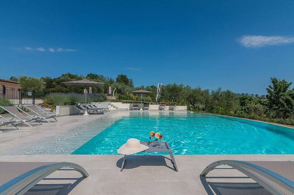 Villa Flavia - Villa privata, 6 camere, piscina, A/C, wifi, animali ok, Marche in Filottrano, Provincia di Ancona
