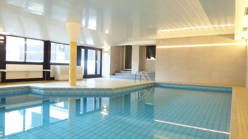 Ferienwohnung für 6 Personen, mit Balkon und Pool sowie Sauna in Winterberg