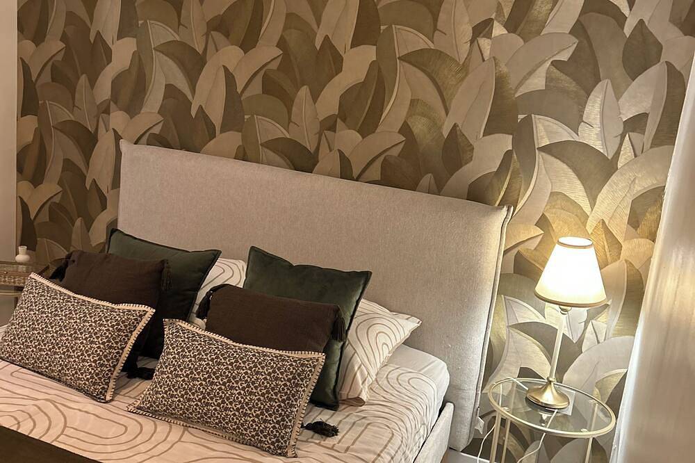Apartamento entero, Le Petit Rocher Doré: a unique getaway with a view of the Rock. in Pierrelatte, Región de Nyons