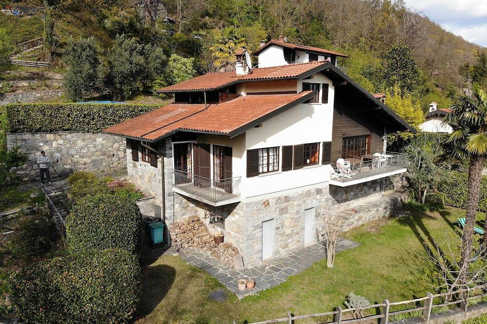 Großes Ferienhaus mit Garten und Traumblick auf den Lago Maggiore in Piancassone, Trarego Viggiona